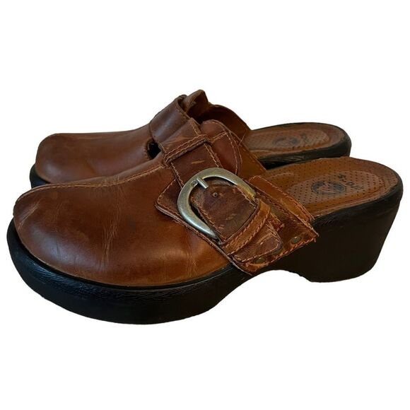 CROCS Cobbler Buckle Clogs Mules Shoes Leather Brown Size 6 - Picture 2 of 15